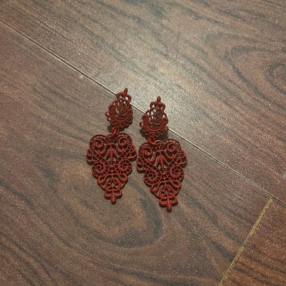 Elegant Red Lace Drop Earrings - Picture 1 of 2